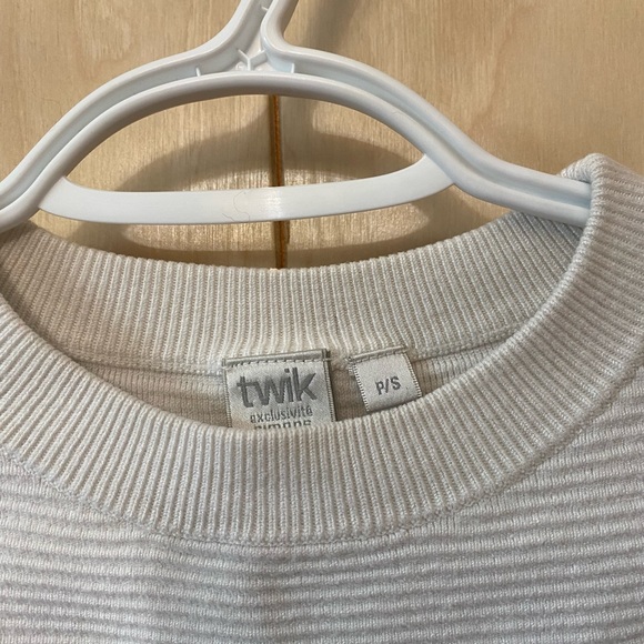 Ribbed white sweater - Picture 2 of 3